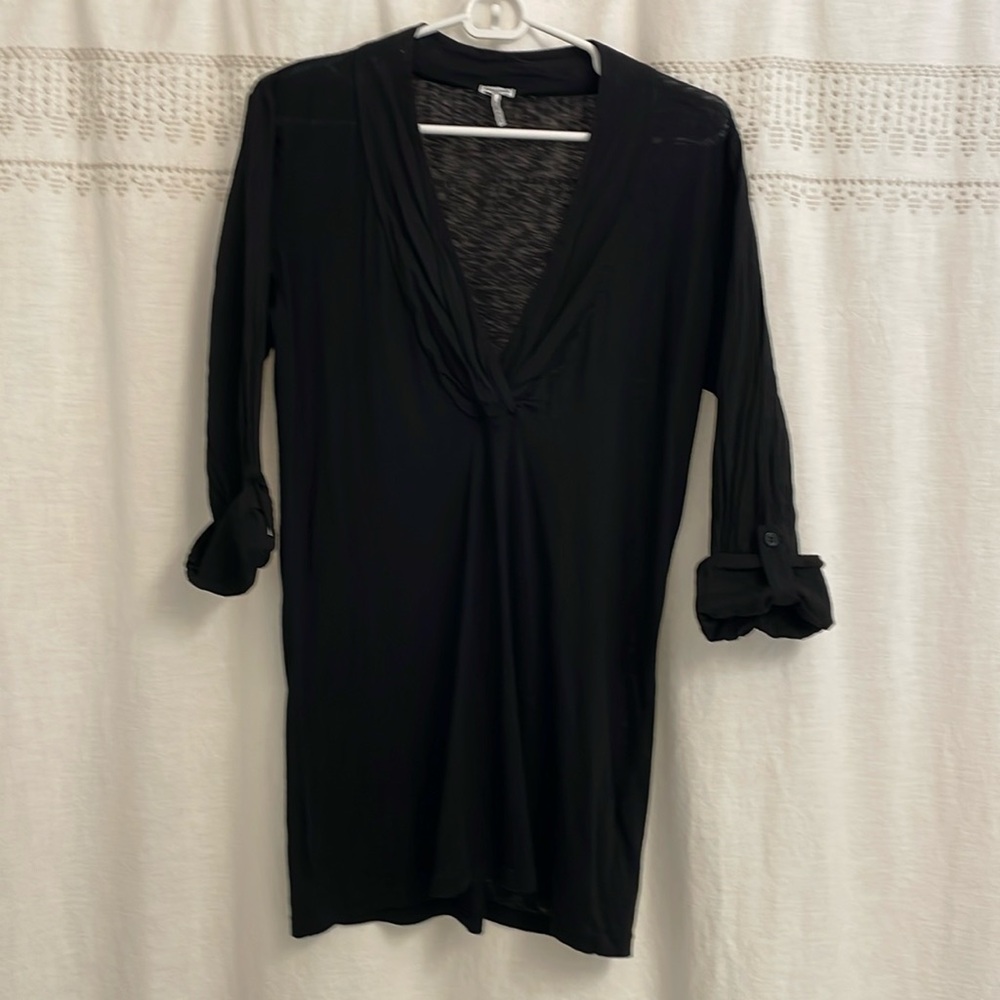 NEW! NEVER WORN! Splendid V Neck Tunic Shirt - 3/4 cuffed sleeve- Size M - Black